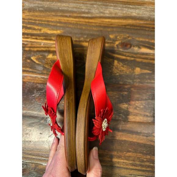 Italian Shoemakers Red Flower Wedge Flip Flop Sandals Women's Size 7.5 - Picture 5 of 9